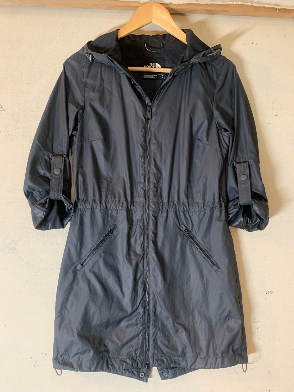 The North Face Gray Hooded Cinch-Waist Windbreaker | Women’s Size S